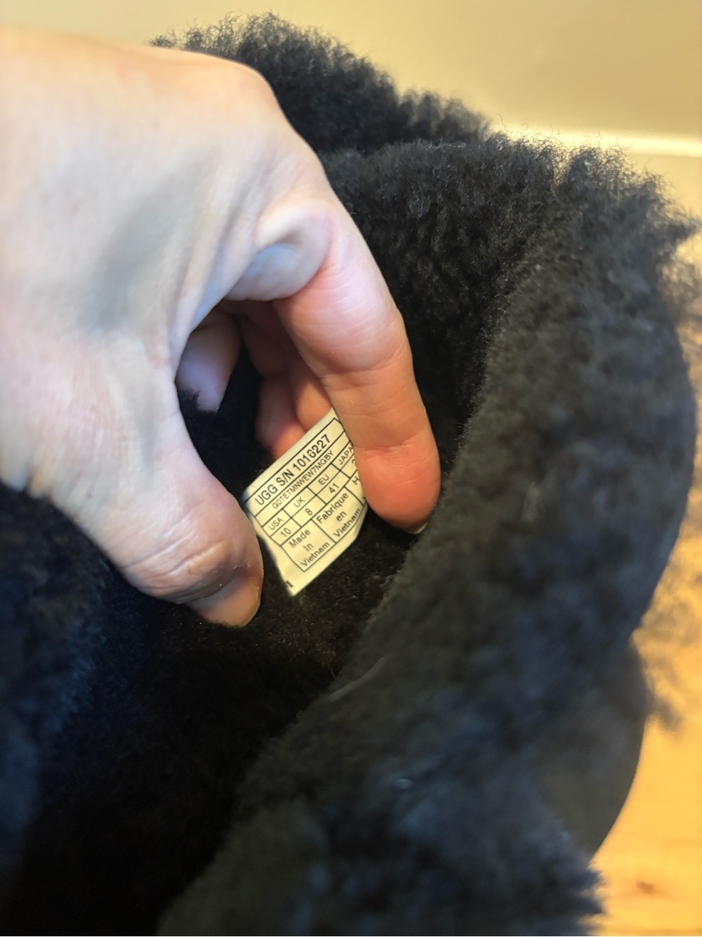 UGG Size 10 Bailey Button Boots - Picture 5 of 5